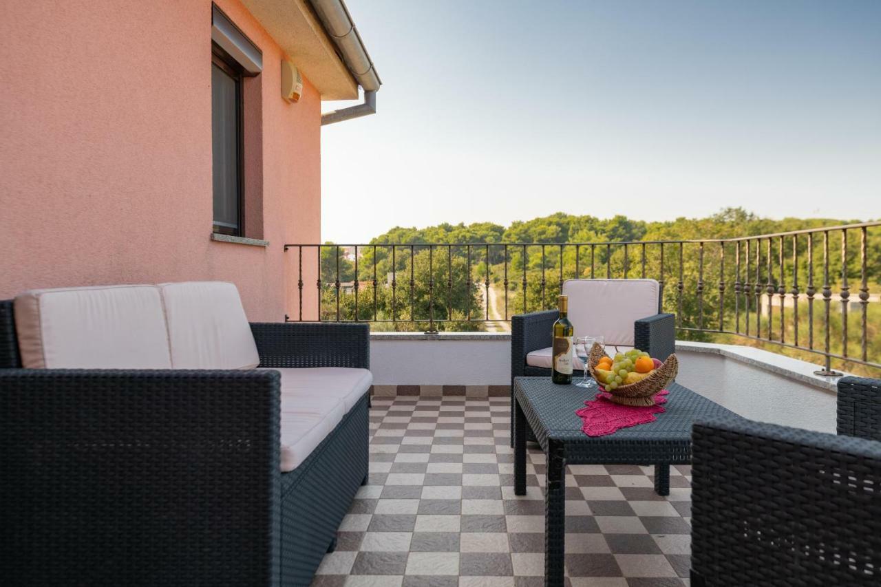 Ferienhaus Joy Ližnjan 外观 照片