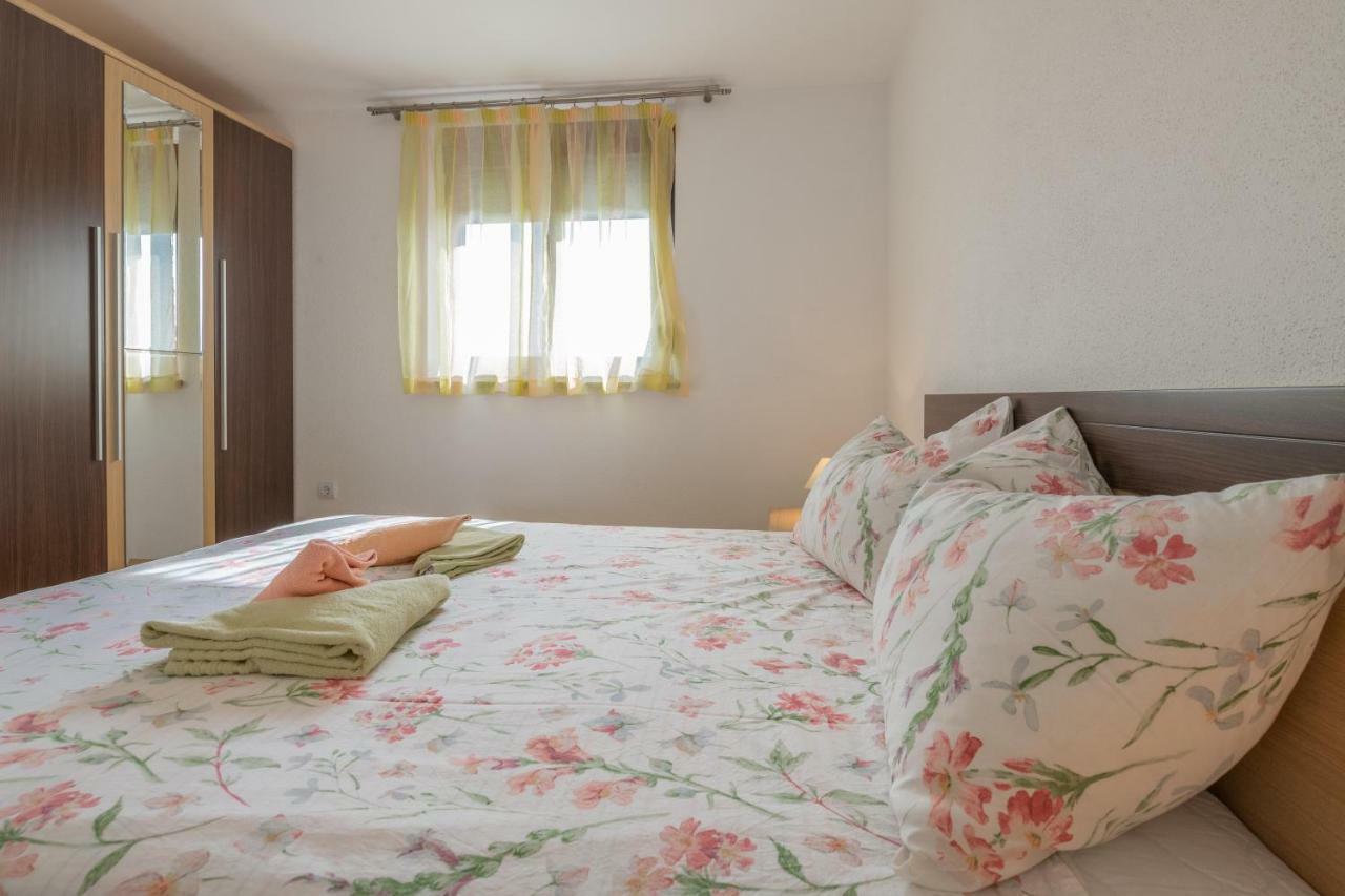 Ferienhaus Joy Ližnjan 外观 照片